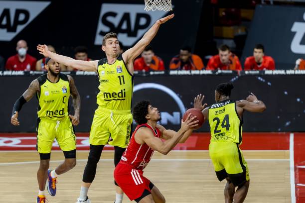 对高位逼抢 对高位逼抢