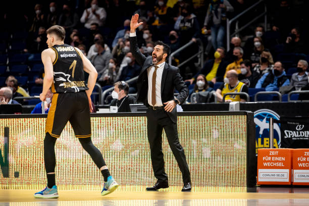 对手防线的 对手防线的